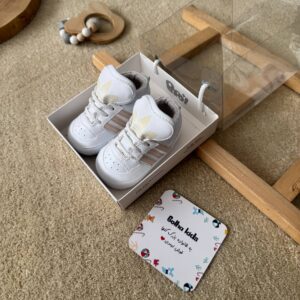 پاپوش ادیداس سفید خط صورتی