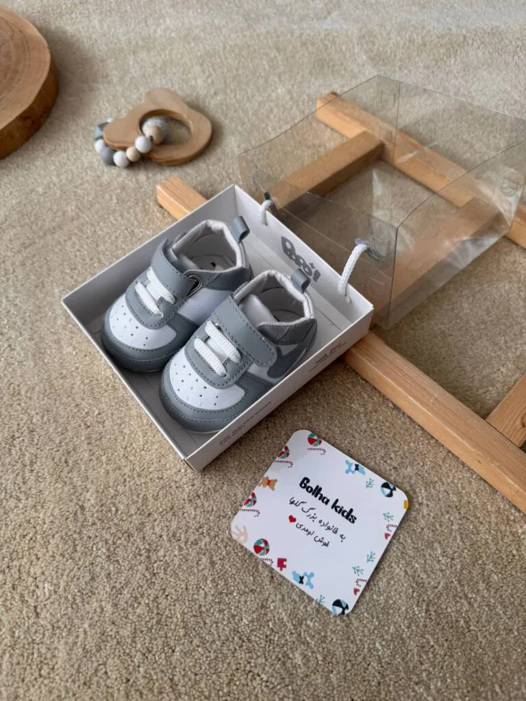 پاپوش نایکی سفید طوسی